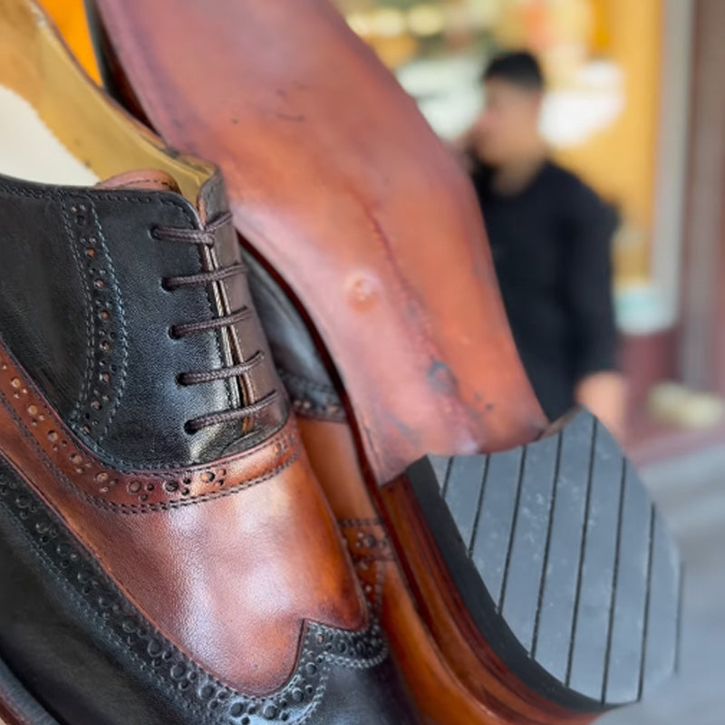 Men's Colorblock Brogues Carved Point-toe Leather Shoes