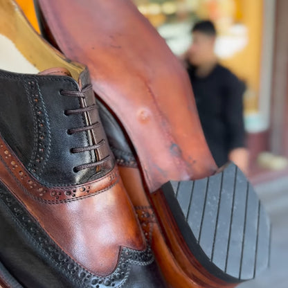 Men's Colorblock Brogues Carved Point-toe Leather Shoes